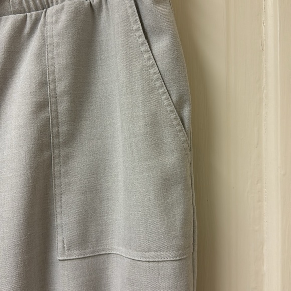 Nine West comfy slacks with deep front pockets, pale gray, 27” inseam size large - Picture 2 of 7